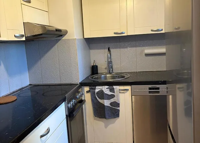 Apartament Cozy Nearby Airport *